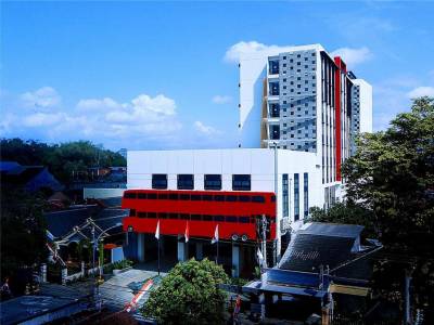Hotel Fortuna Grande Jember - Bild 1