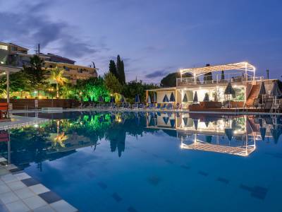 Koukounaria Hotel & Suites - Bild 1