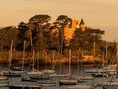 Hôtel Le Nessay - Bild 1