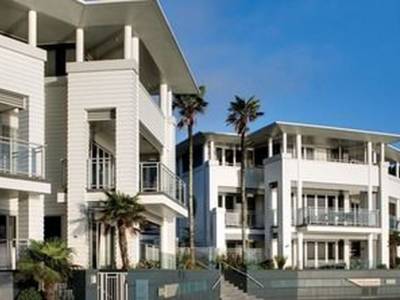 The Waterfront Suites - Bild 1