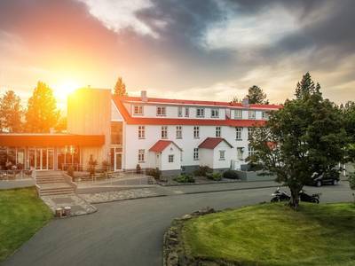 Gistihúsid - Lake Hotel Egilsstadir - Bild 1