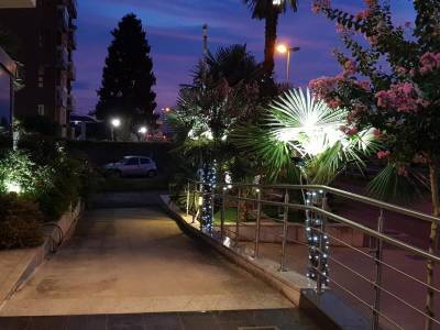 Tiffany Milano - Bild 1